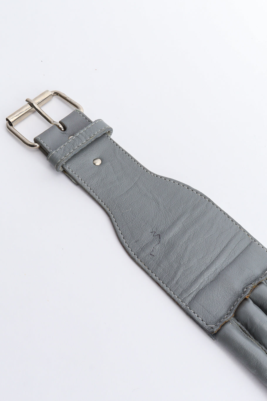 Unique grey leather knotted loop belt close up of buckle and pen mark @recessla