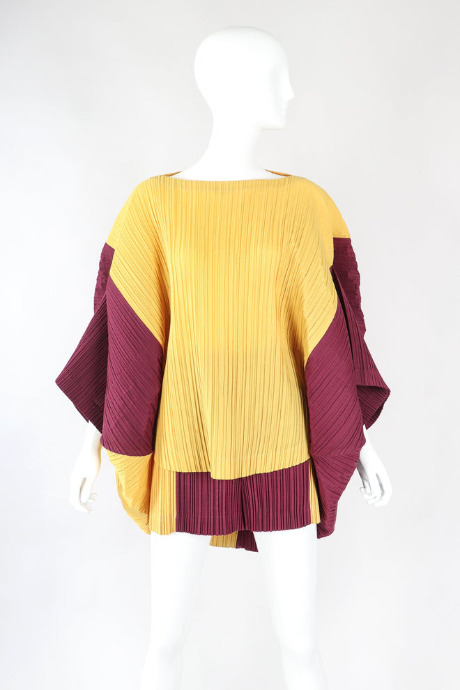 Recess Designer Consignment Vintage Issey Miyake S/S 1990 Pleated Circle Top & Short Set Manus x Machina Energieen Stedelijk Amsterdam Resale Los Angeles