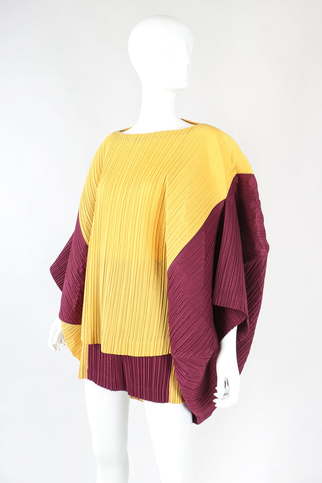 Recess Designer Consignment Vintage Issey Miyake S/S 1990 Pleated Circle Top & Short Set Manus x Machina Energieen Stedelijk Amsterdam Resale Los Angeles