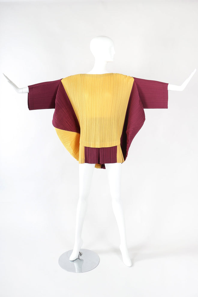 Recess Designer Consignment Vintage Issey Miyake S/S 1990 Pleated Circle Top & Short Set Manus x Machina Energieen Stedelijk Amsterdam Resale Los Angeles