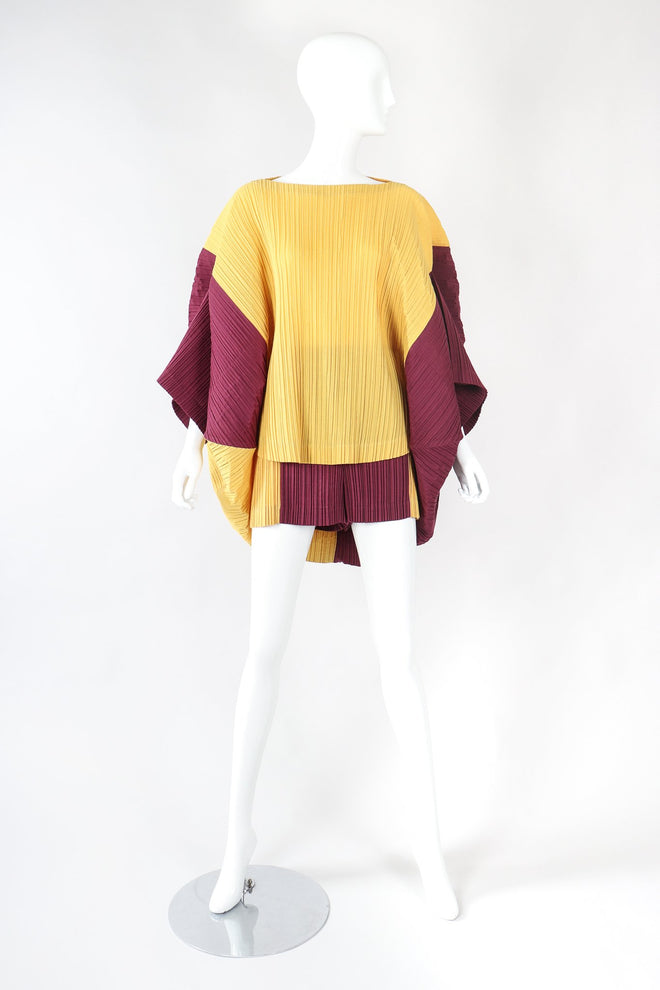Recess Designer Consignment Vintage Issey Miyake S/S 1990 Pleated Circle Top & Short Set Manus x Machina Energieen Stedelijk Amsterdam Resale Los Angeles
