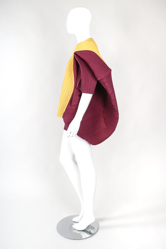 Recess Designer Consignment Vintage Issey Miyake S/S 1990 Pleated Circle Top & Short Set Manus x Machina Energieen Stedelijk Amsterdam Resale Los Angeles