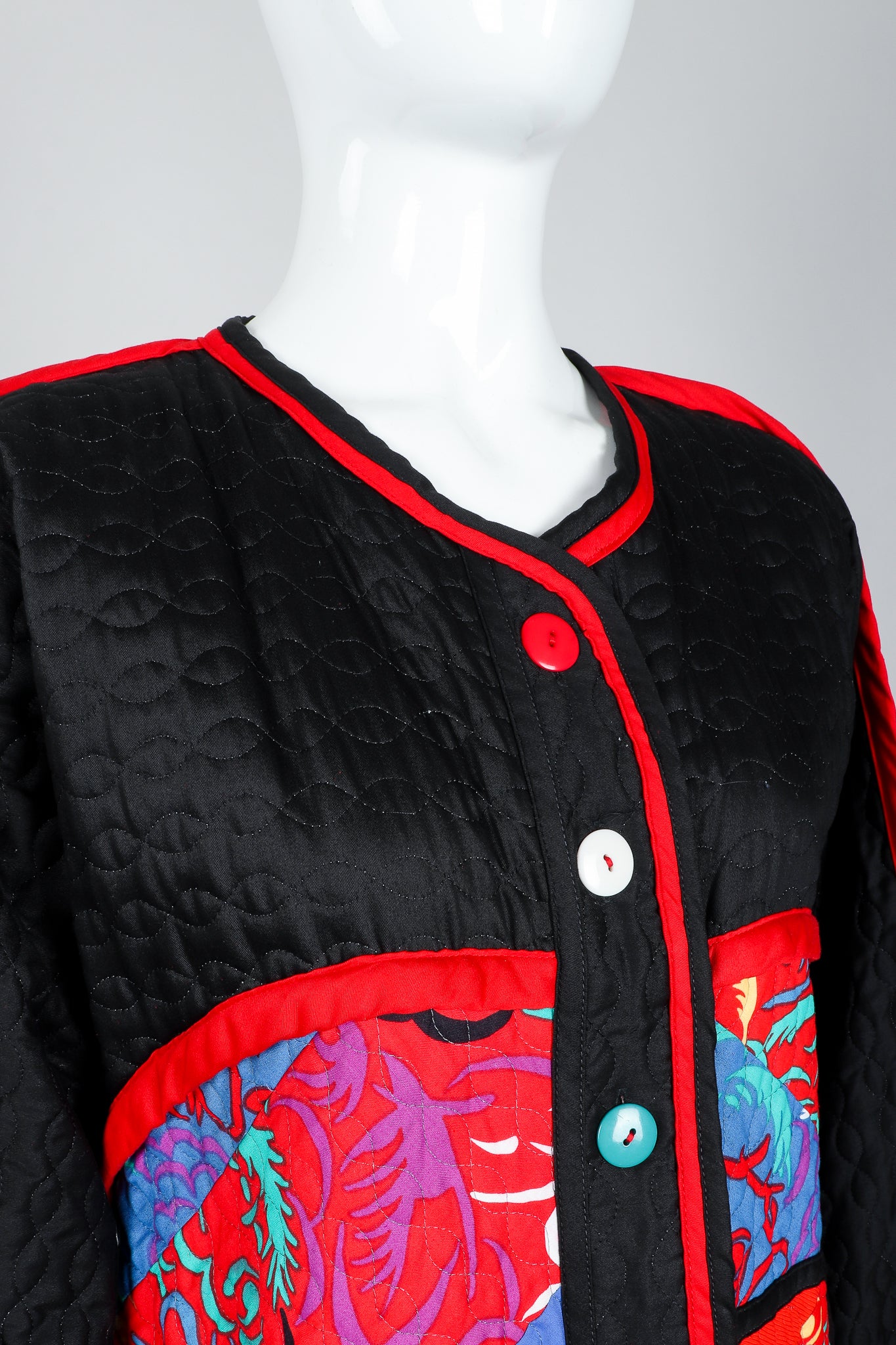 Recess Vintage Jeanne Marc Multicolor Quilted Patchwork Duster Coat on Mannequin, neckline detail