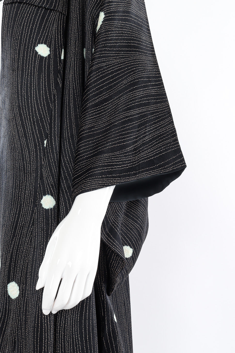 Vintage Japanese midnight wind kimono mannequin sleeve close @recessla