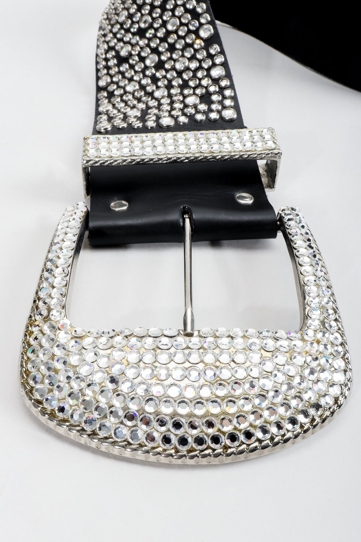 Vintage Rhinestone studded buckle 31-35” silver mesh bling chain maille belt EUC Buy Western Rhinestone Belt Buckle | 35 Mm  main image 4