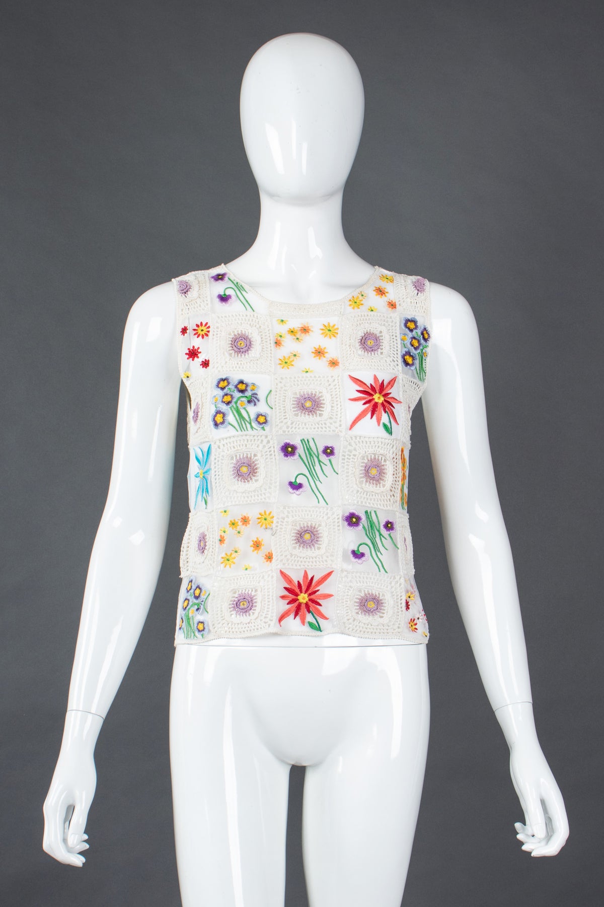 送料無料キャンペーン Vintage Embroidered Floral Sheer Chic And Cheap Moschino トップス