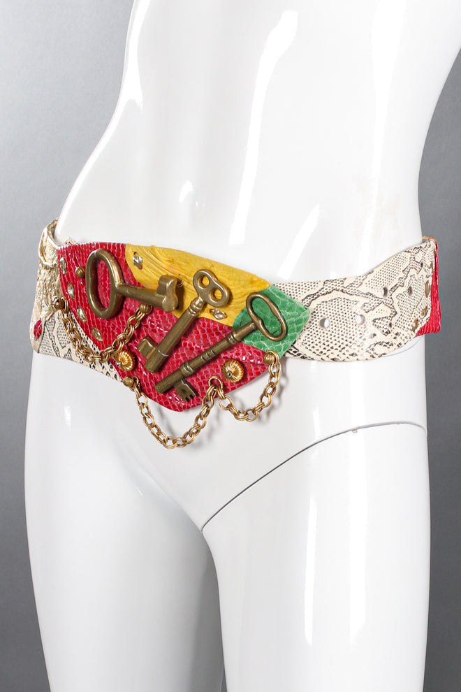 leather belt with with gold keys by Paula K mannequin front @recessla