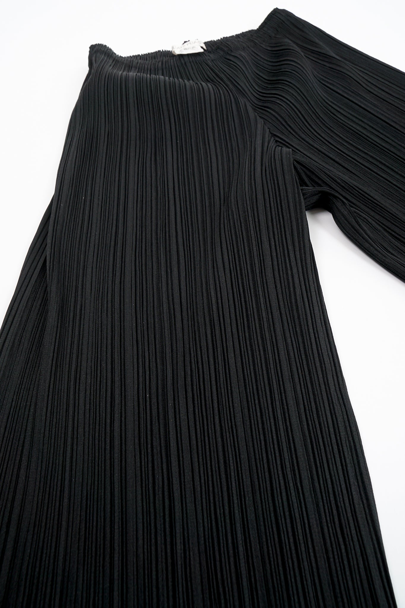 Vintage Issey Miyake Pleats Please Black Pleated Ankle Pant fabric detail at Recess Los Angeles