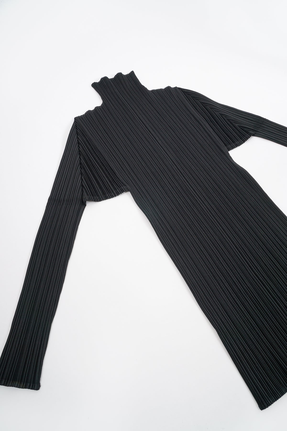 Issey Miyake Pleats Please ブラック タートルネック Pleats Please Issey Miyake Black Mist Basics Turtleneck