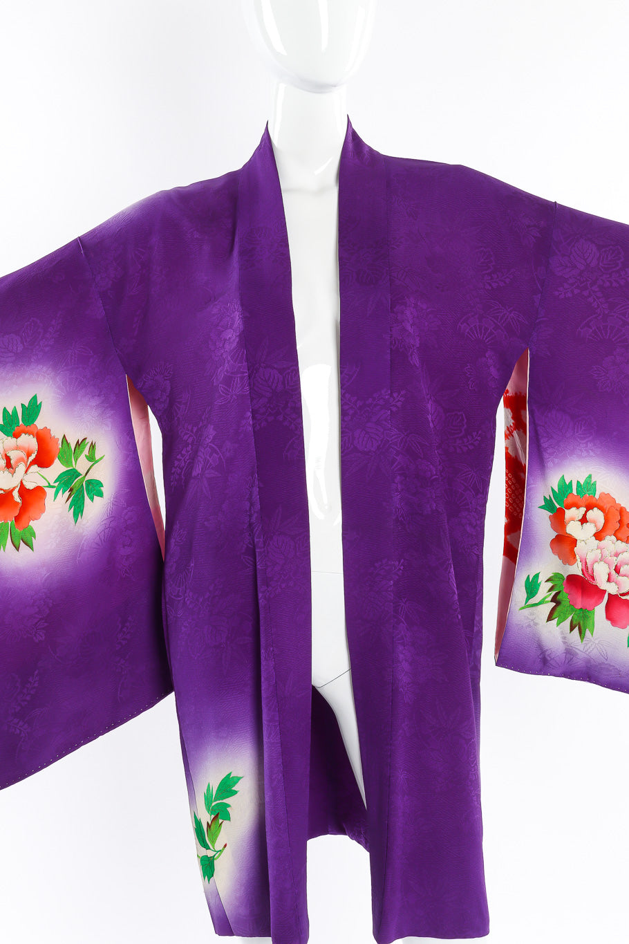 Purple vintage kimono mannequin close arms extended @recessla