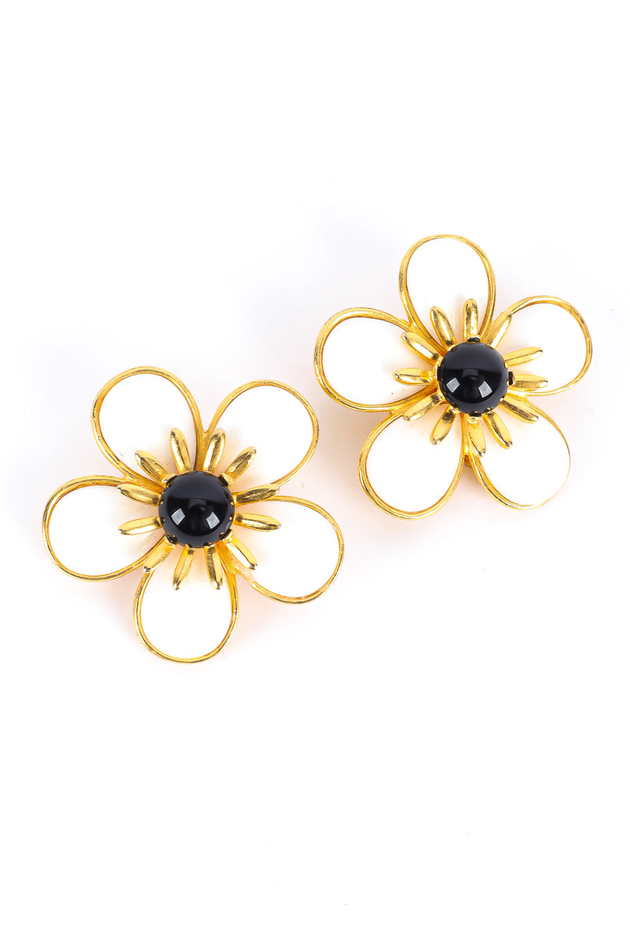 Flower bracelet and earring set by Ben Amun daisy earrings flat @recessla