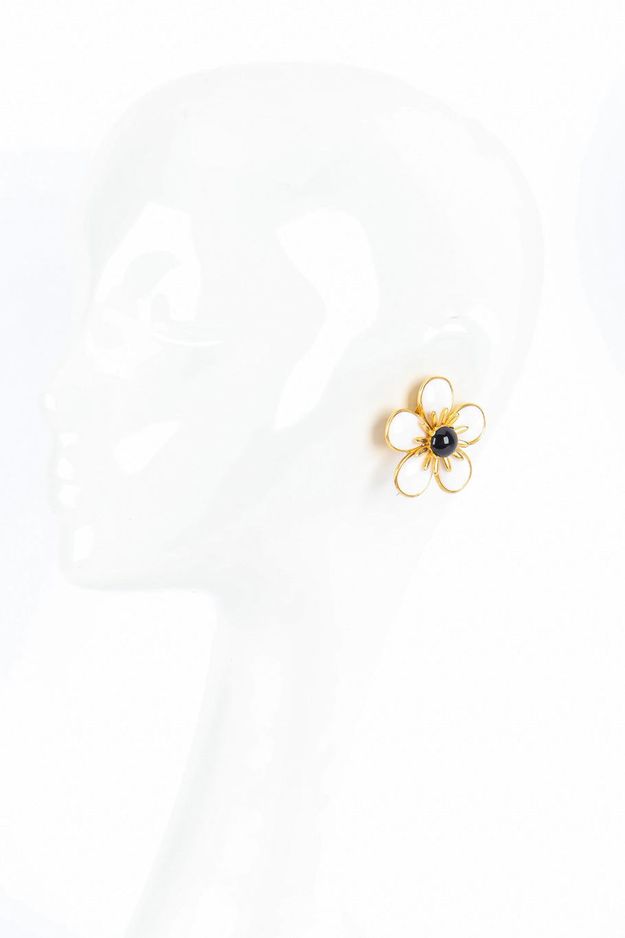 Flower bracelet and earring set by Ben Amun earring on mannequin side @recessla