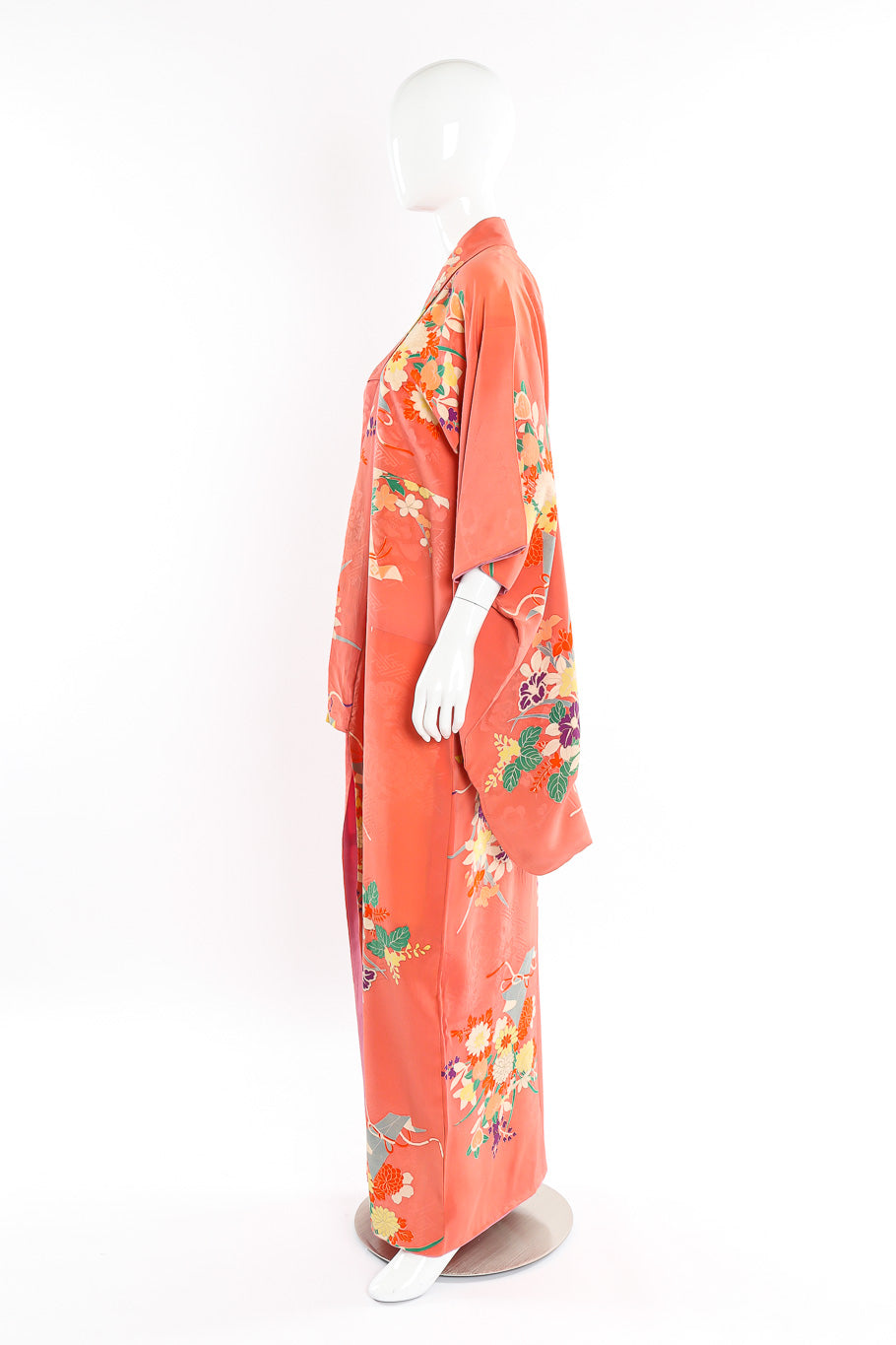 Japanese spring bouquet kimono mannequin side @recessla