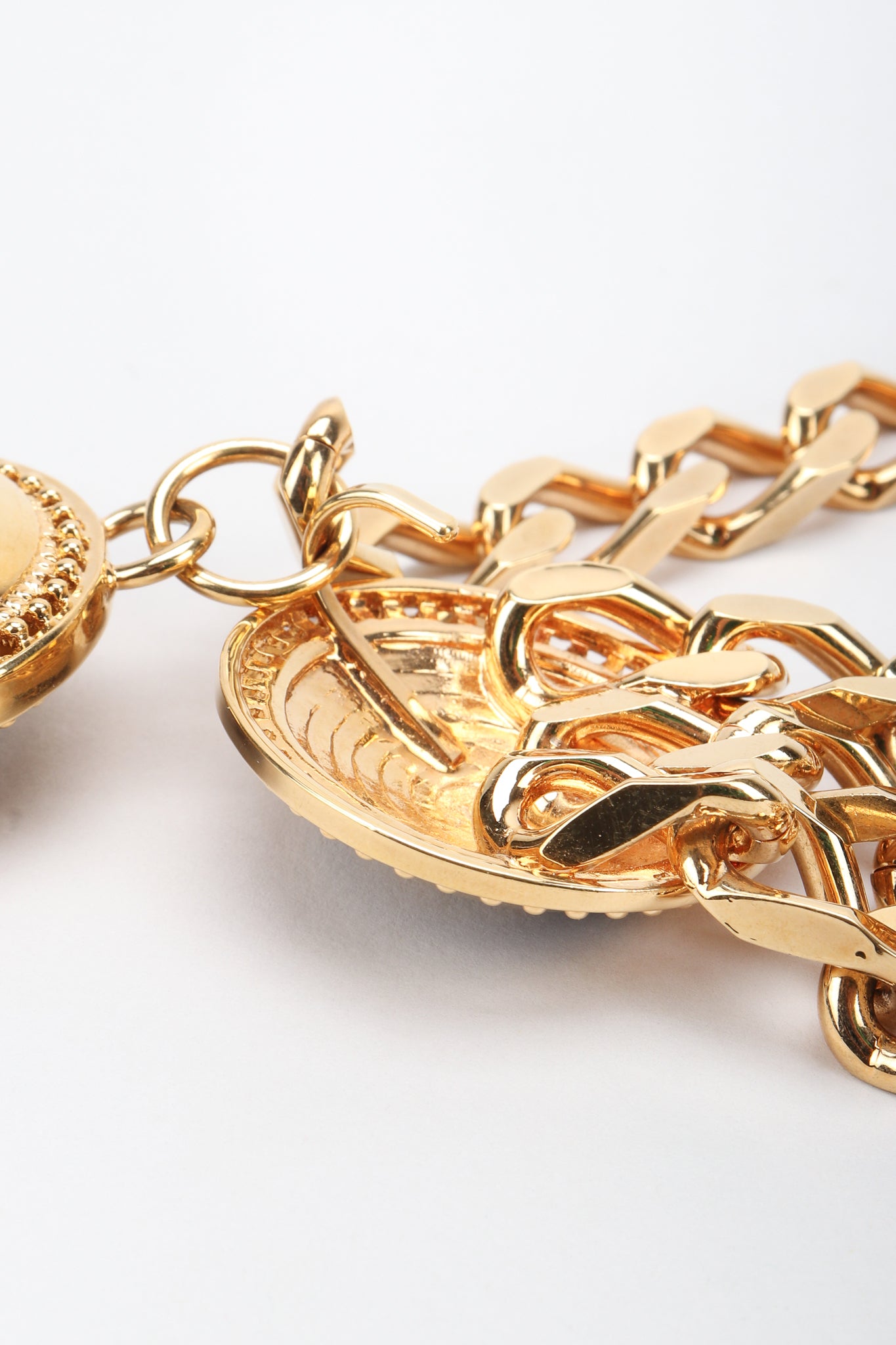 Recess Designer Consignment Vintage St John Triple-Strand Enamel Logo Chunky Curb Chain Belt Los Angeles Resale