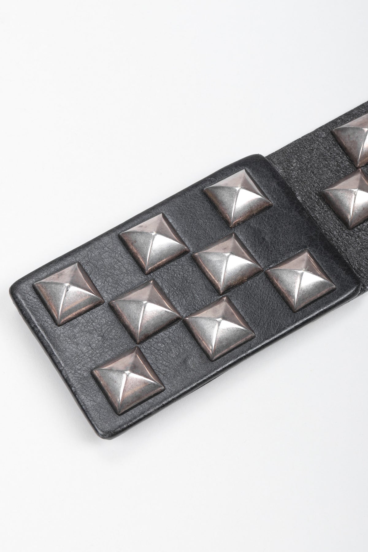 Vintage Streets Ahead Leather Silver Pyramid Stud Belt – Recess display picture 2