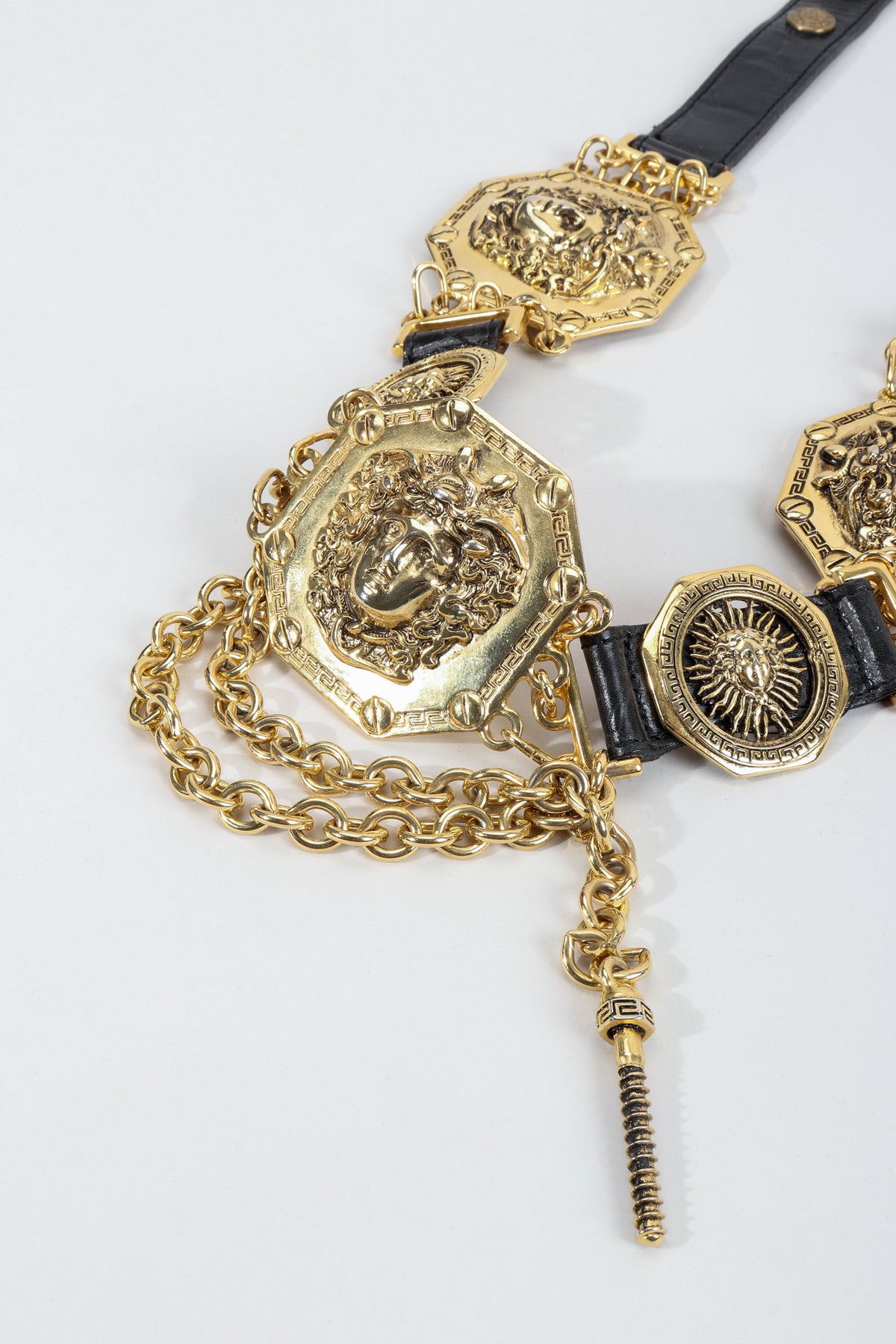 Vintage Streets Ahead Medusa Leather Chain Belt – Recess display picture 2