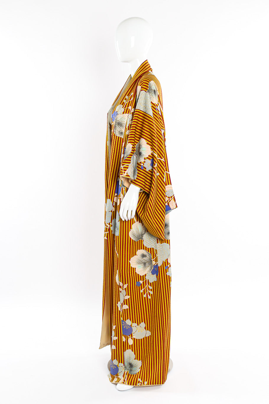 Vintage Japanese autumn stripe kimono mannequin side @recessla 