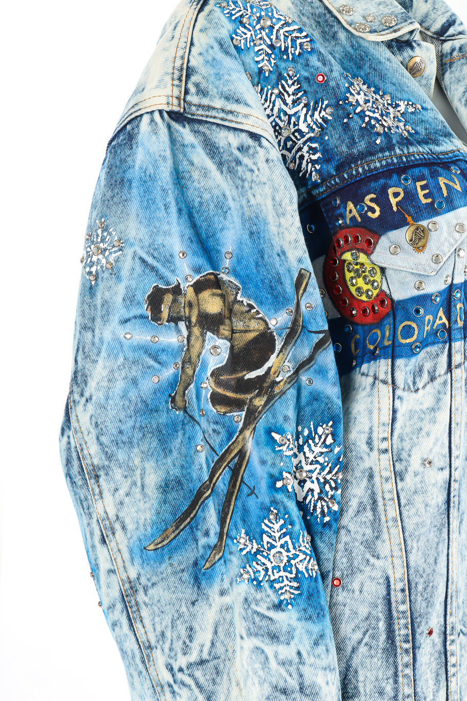 Aspen Colorado jacket by Tony Alamo on mannequin skiier close  @recessla