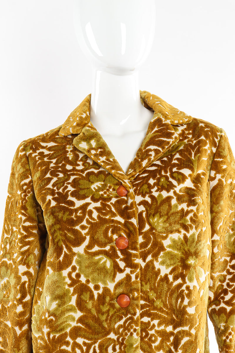 Vintage brocade pattern jacket mannequin closed close  @recessla