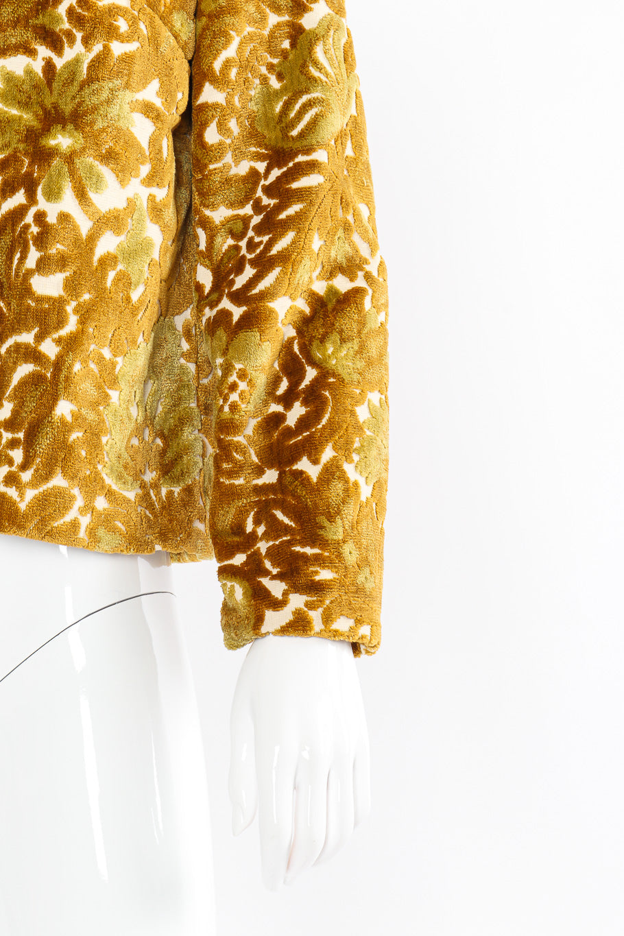 Vintage brocade pattern jacket mannequin sleeve close @recessla