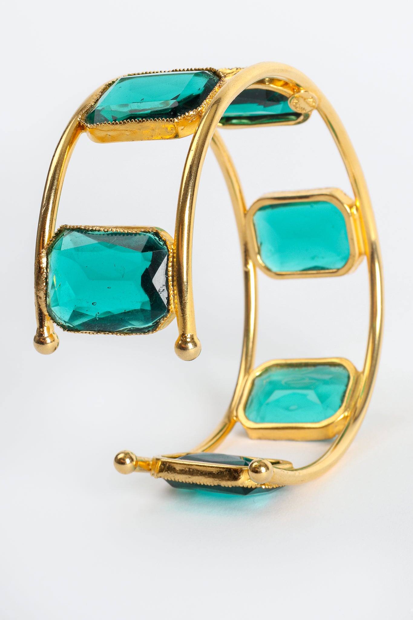 Vintage Wiliam deLillo Emerald 6-Stone Armband at Recess Los Angeles