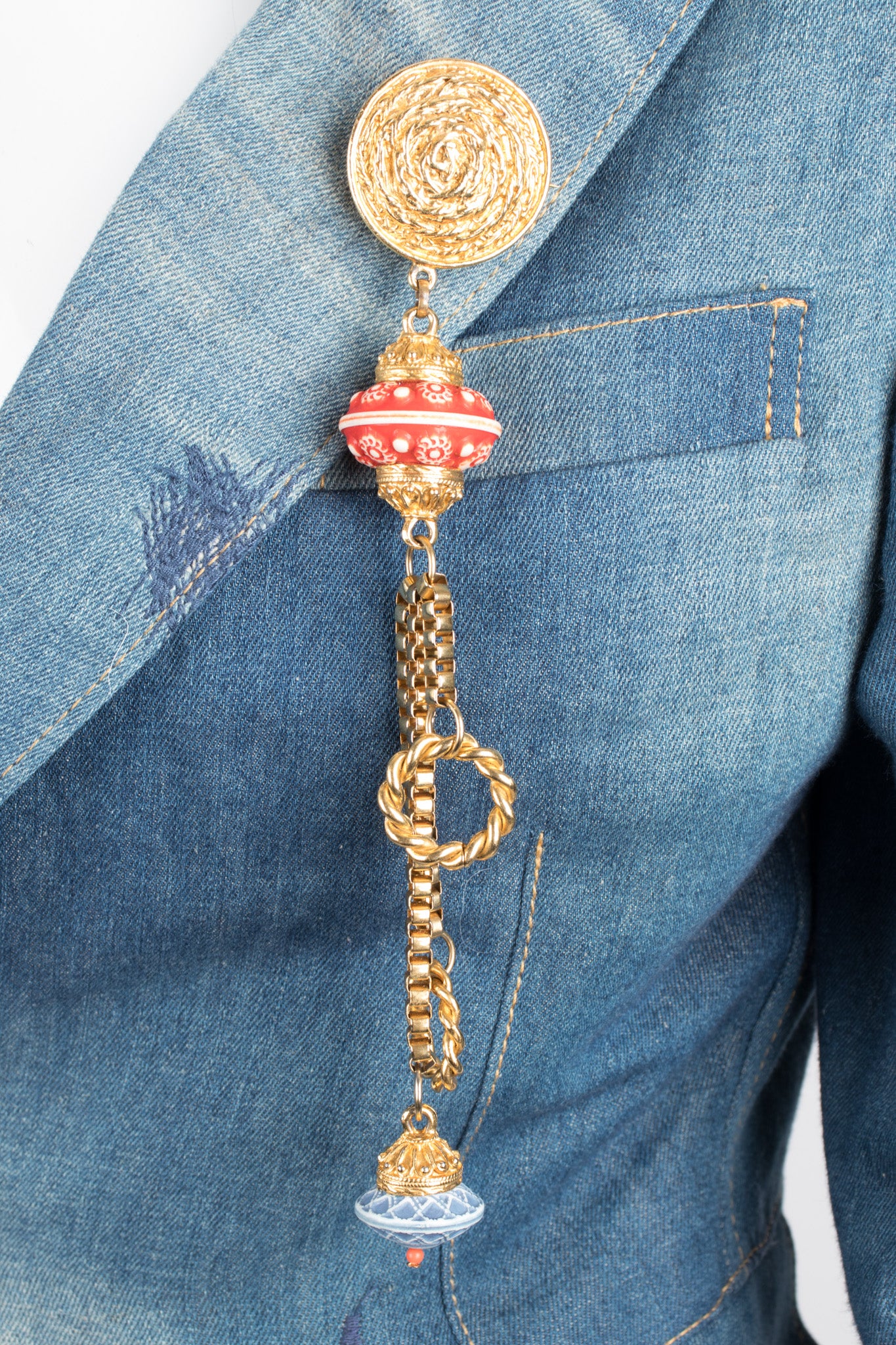 Magic Saucer Genie Vintage Charm Brooch