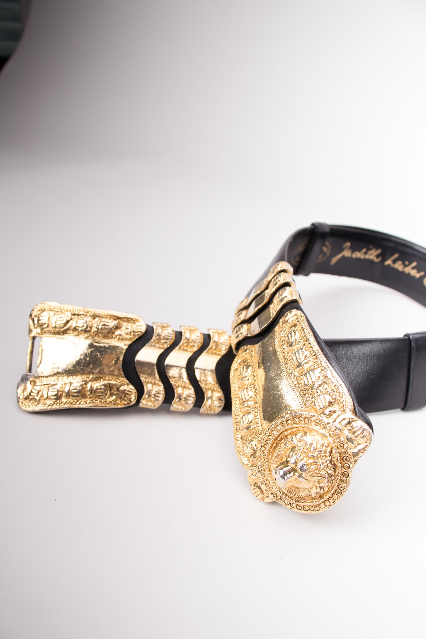 Judith Leiber Saks Fifth Ave Leather Lion Head Medallion Slide Belt