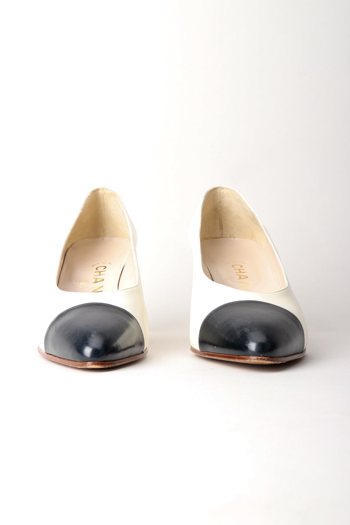 CHANELウェッジソールパンプス Chanel Classic Low Cap Toe Pumps – Recess