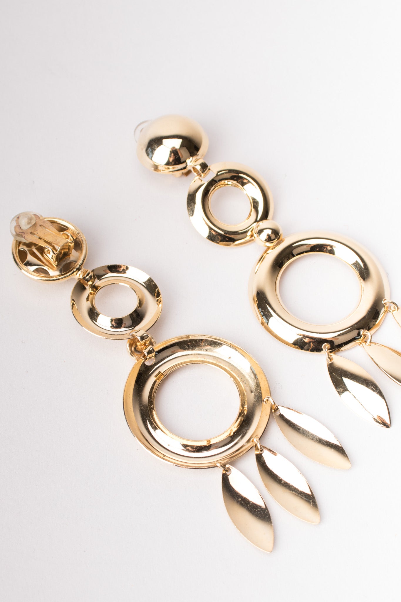 Recess Los Angeles Vintage Gold Graduated Circle Leaf Drop Earrings