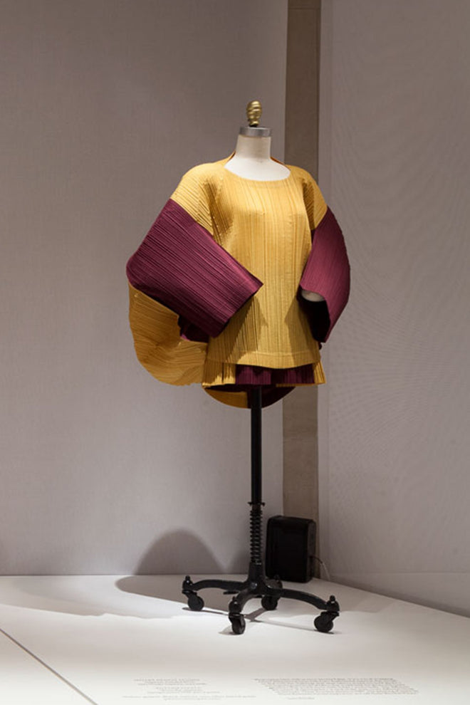 Recess Designer Consignment Vintage Issey Miyake S/S 1990 Pleated Circle Top & Short Set Manus x Machina Energieen Stedelijk Amsterdam Resale Los Angeles