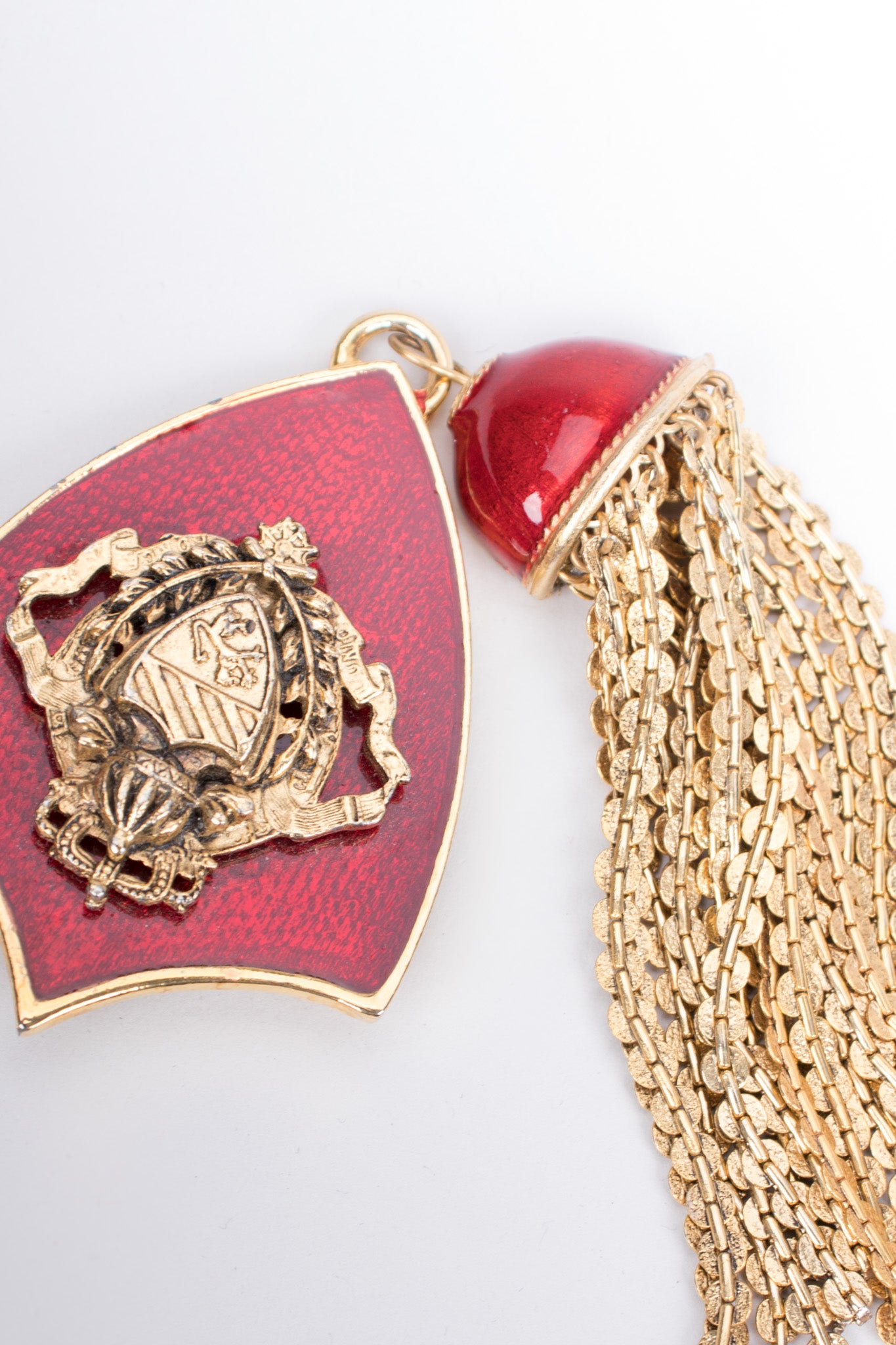 Coat of Arms Gryffindor Hogwarts Crest Chain Tassel Vintage Brooch